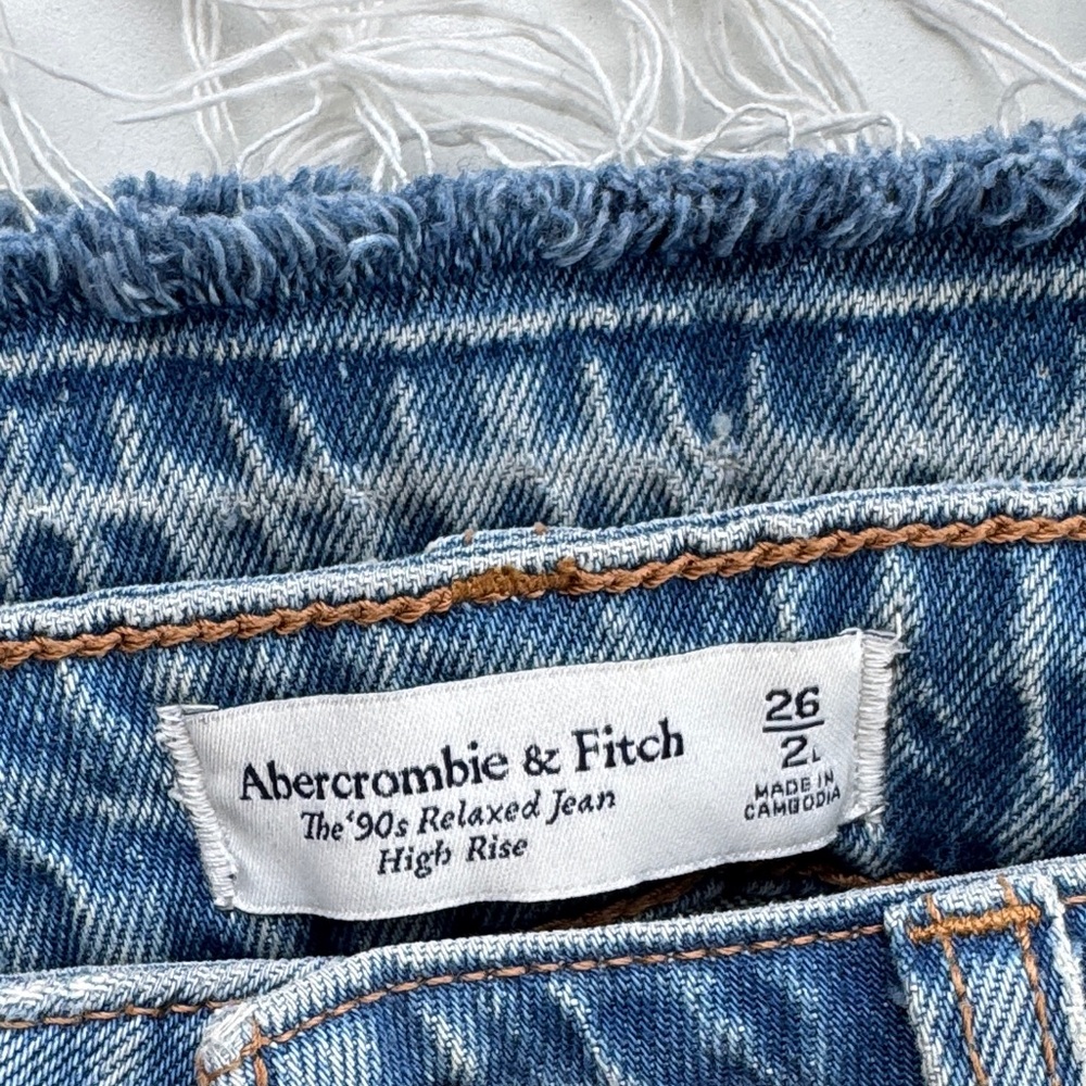 Abercrombie & Fitch Light Blue Relaxed Women's Jeans - Picture 2 of 5